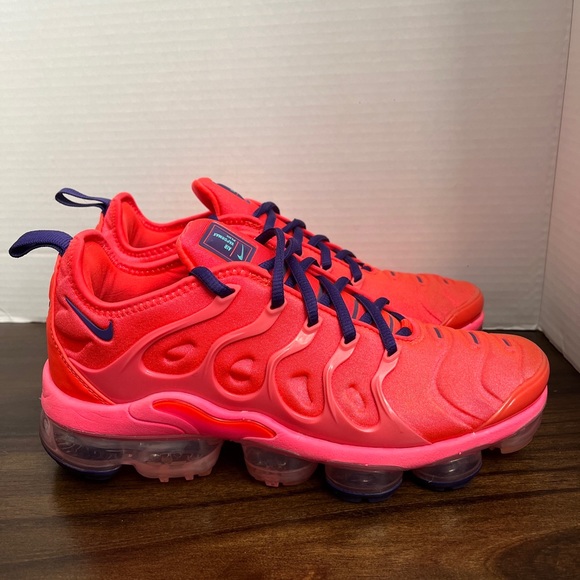 nike vapormax plus bright crimson